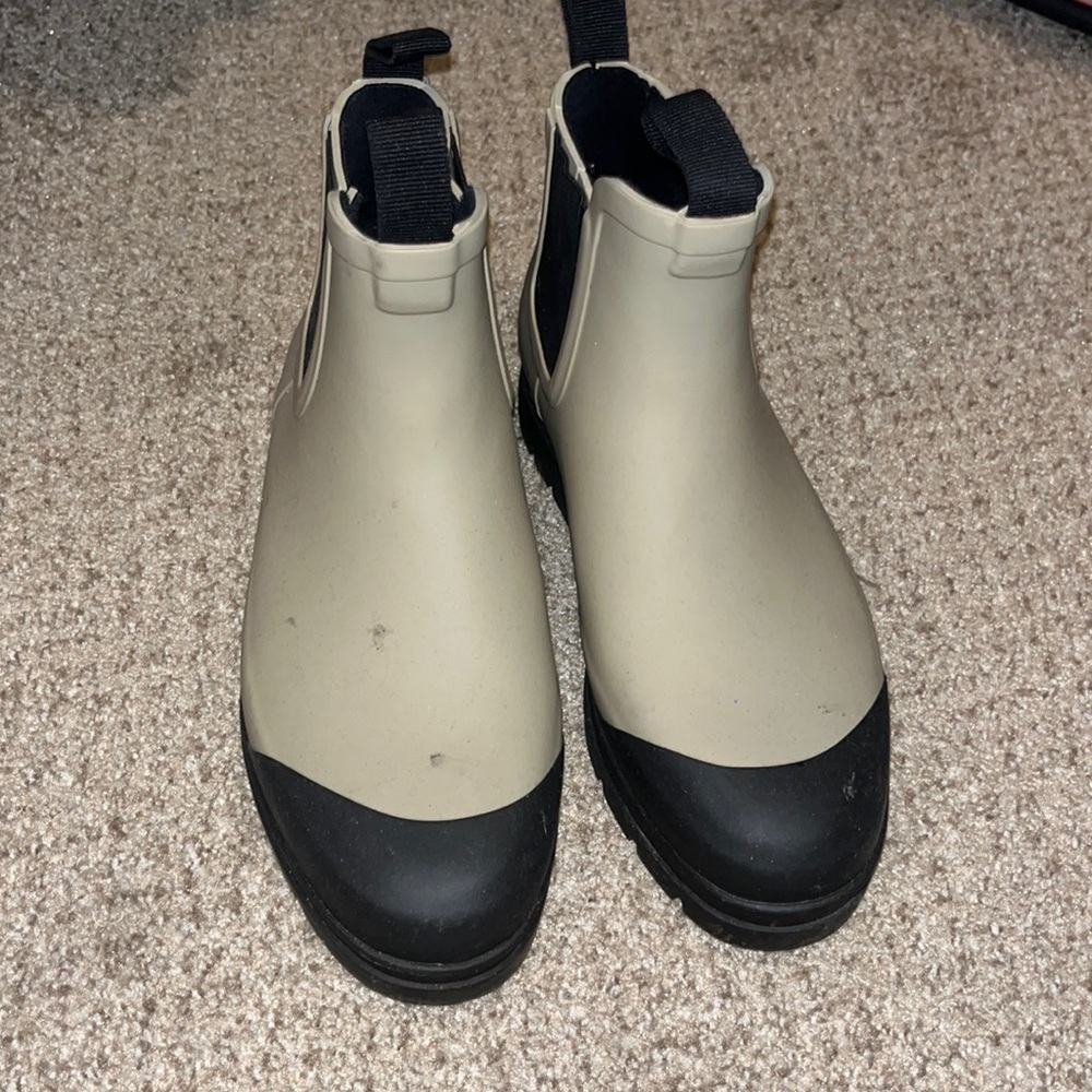 Everlane Chelsea Rain Boots size 7